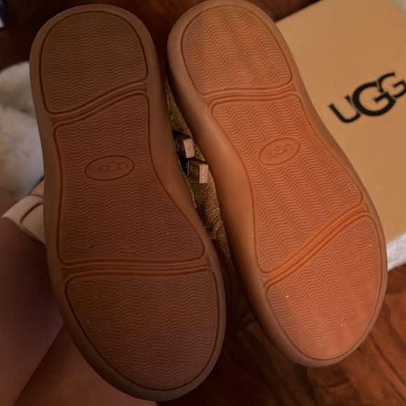 Kids uggs boots size US 10 - Picture 4 of 4